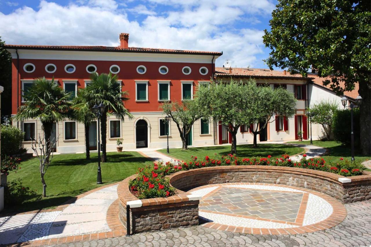Villa Tiziano Residence Rosa Exterior photo